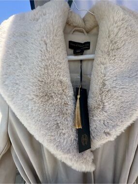 House of Harlow 1960 Plush Faux-Fur Collar Trench Coat in Cream